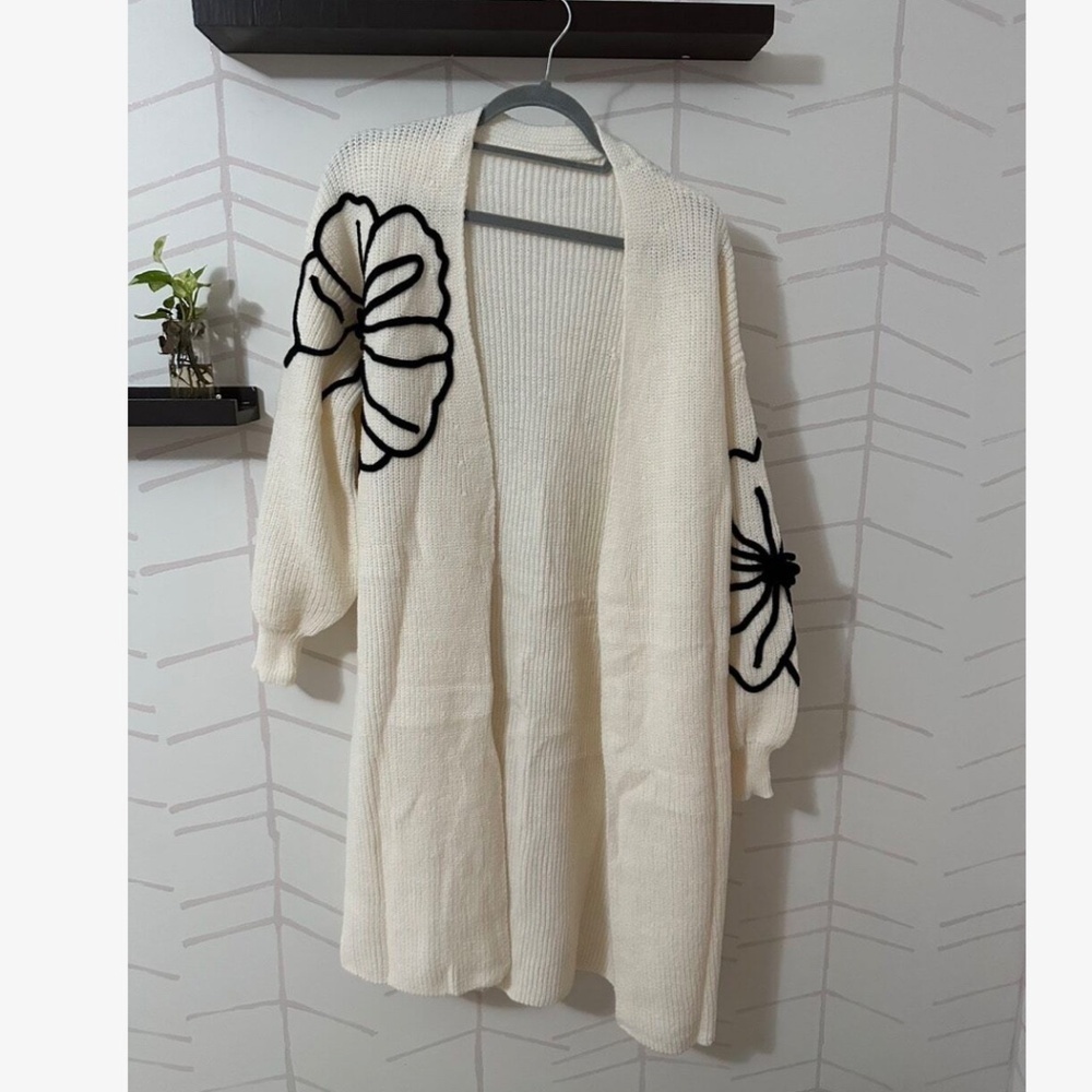 Off White Long Duster Cardigan Knit Black Flower Appliqué - Picture 6 of 10